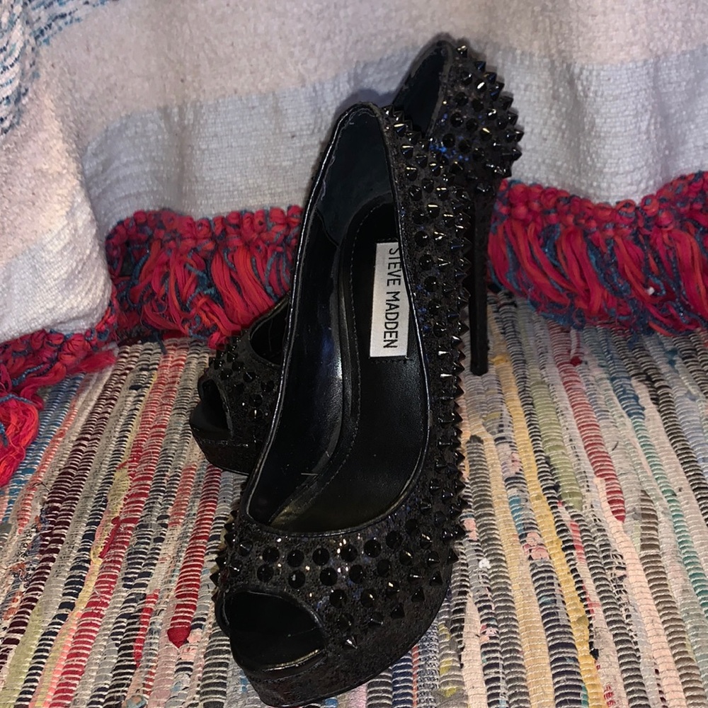 Women’s Size 6 Steve Madden Platform Heels